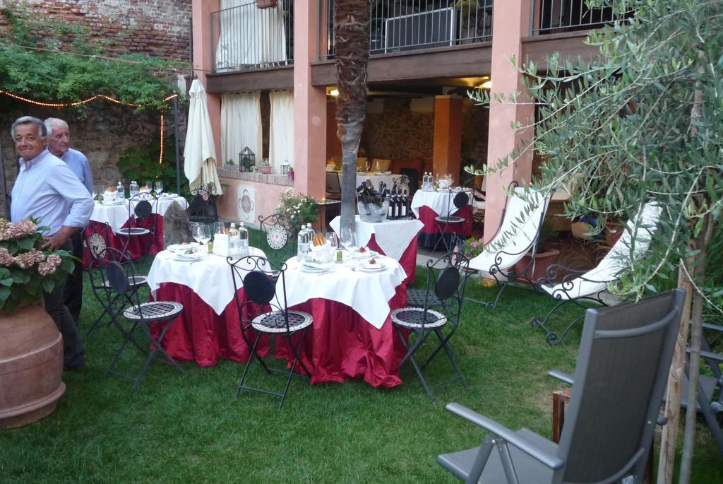 Lori'S Inn Mondovi Exterior photo